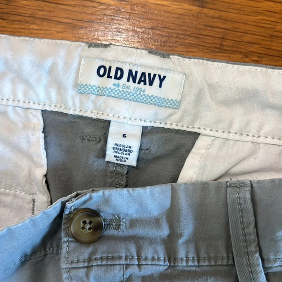 Old Navy grey chino shorts‎ - Picture 3 of 4
